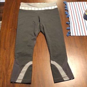 lululemon athletica Pants - Lululemon below knees legging lululemon athletica Pants - Lululemon below knees legging